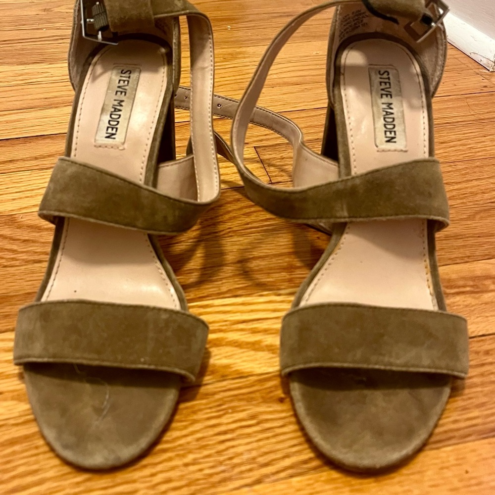 Steve Madden Tan/Green Heels